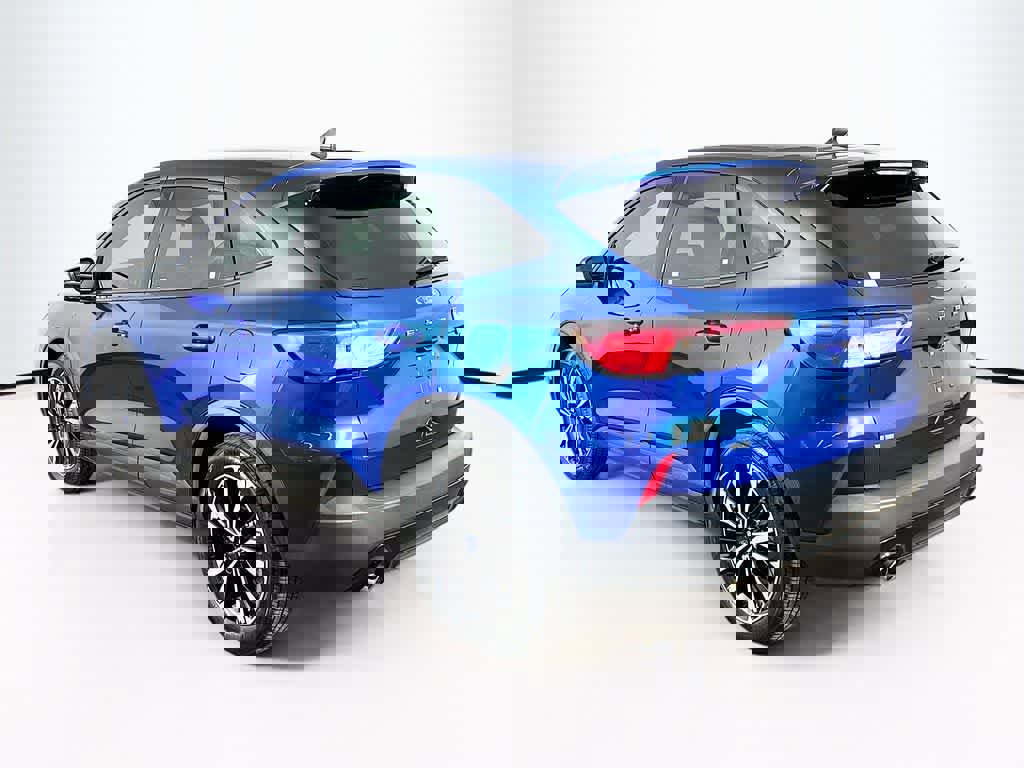 Certified 2022 Ford Escape SE w/ SE Sport Appearance Package image 3