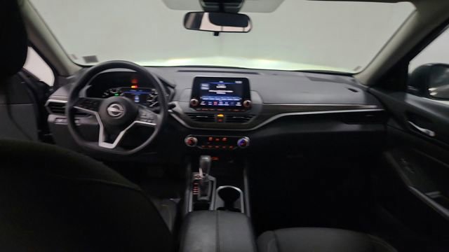 Used 2024 Nissan Altima 2.5 SV image 12