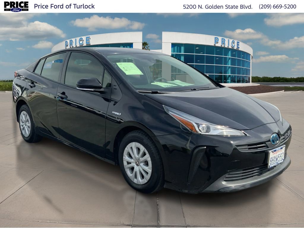 Used 2019 Toyota Prius L Eco w/ Carpet Mat Package image 3