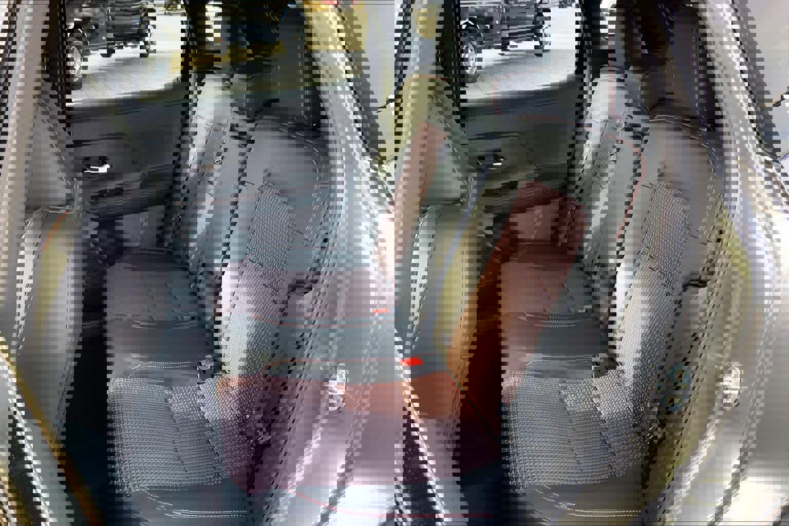 Used 2025 Nissan Kicks SR w/ Interior Electronics Package image 20