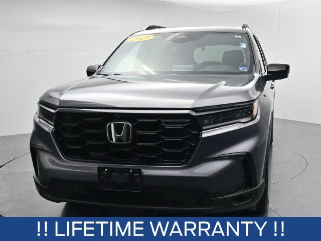 Used 2025 Honda Pilot Black Edition image 3