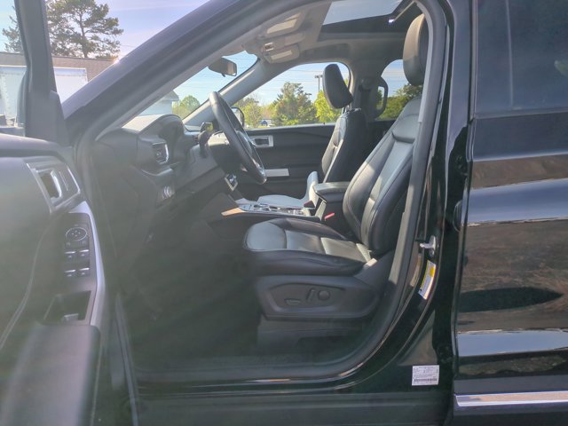 Certified 2022 Ford Explorer XLT w/ Equipment Group 202A AWD/4WD image 16