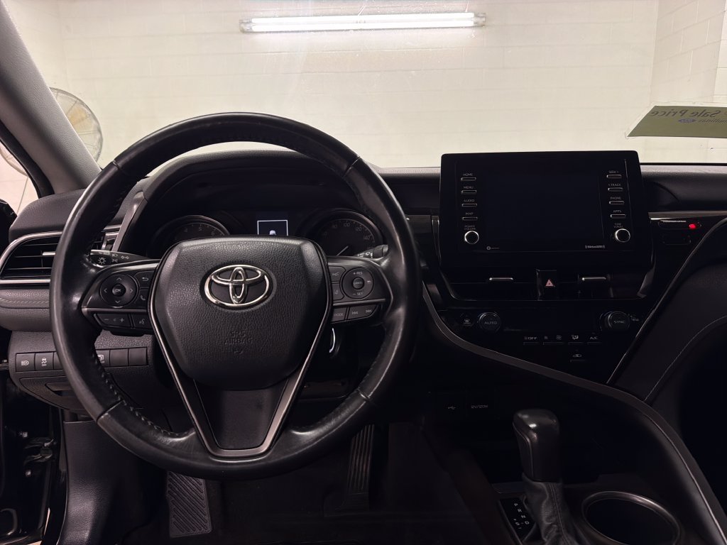 Used 2022 Toyota Camry SE FWD image 9