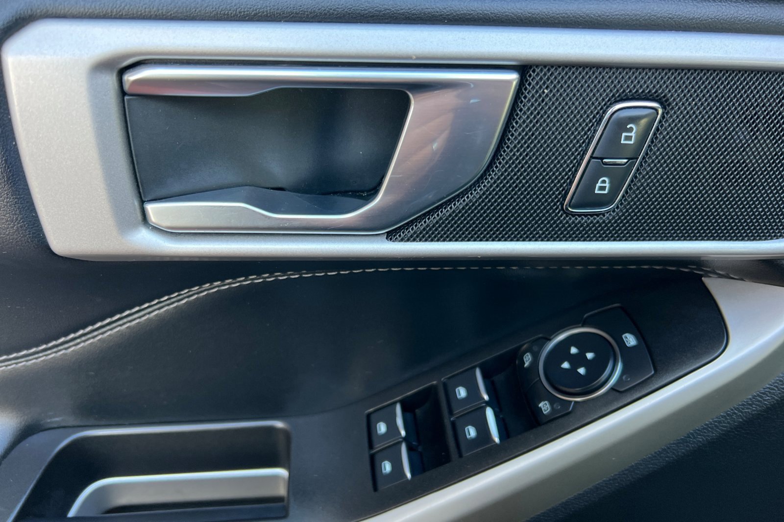 Certified 2022 Ford Explorer XLT w/ Equipment Group 202A image 11