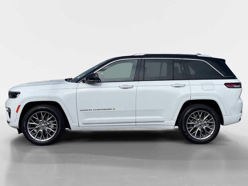 Used 2022 Jeep Grand Cherokee Summit w/ Luxury Tech Group V image 3