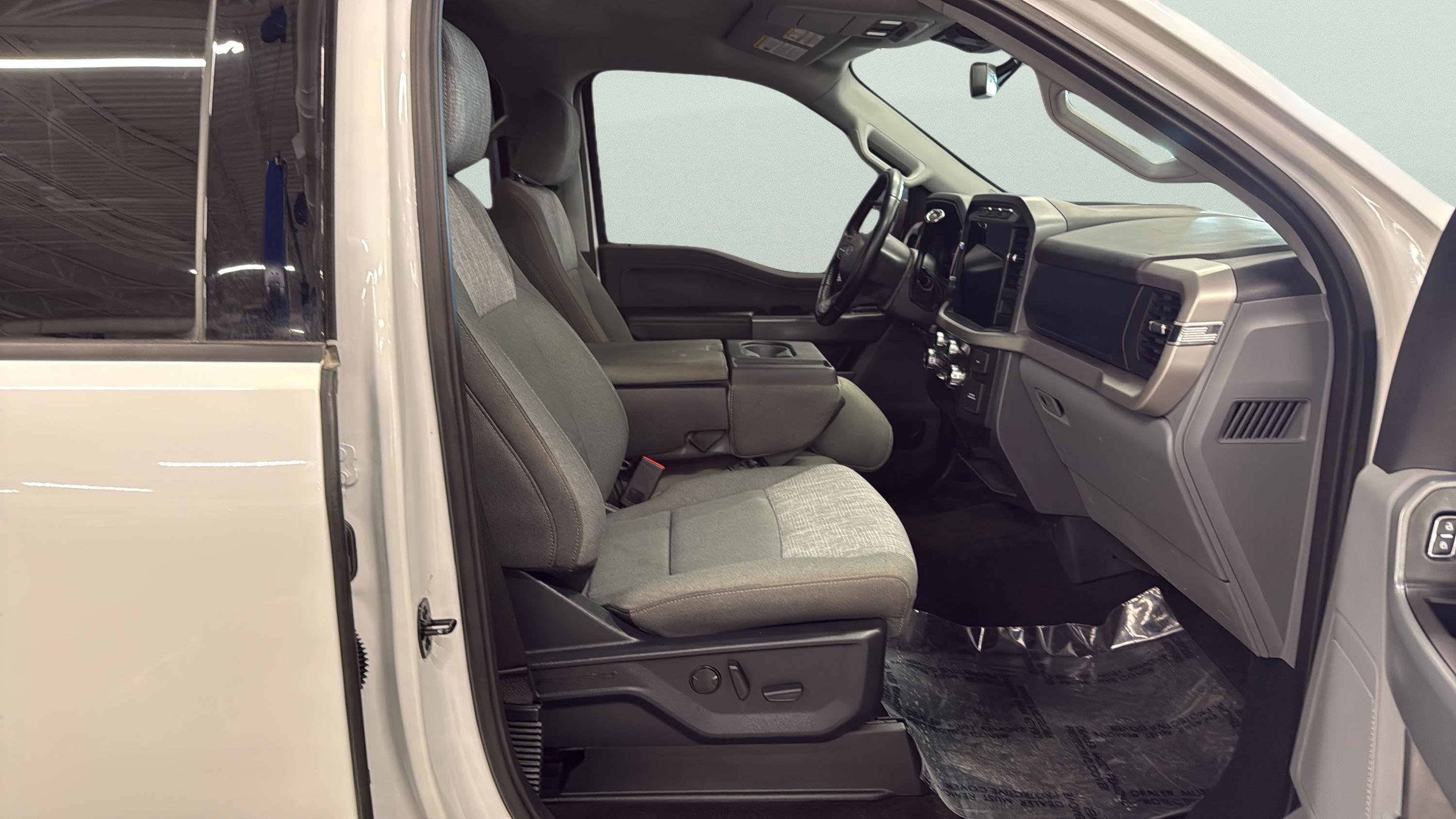 Certified 2022 Ford F150 XLT w/ Equipment Group 302A High image 17