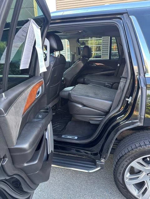 Used 2018 Cadillac Escalade Luxury AWD/4WD image 26