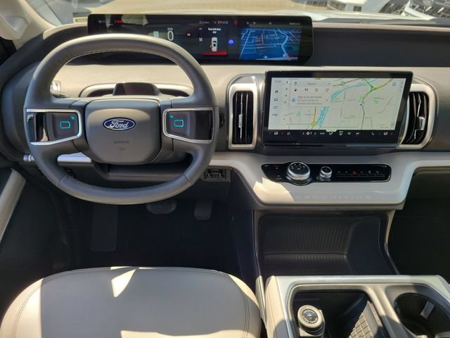 Certified 2025 Ford Expedition Active AWD/4WD image 4