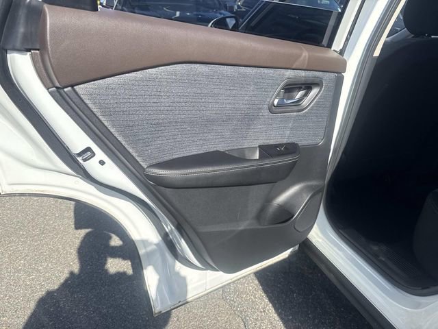 Used 2023 Nissan Rogue SV FWD image 15