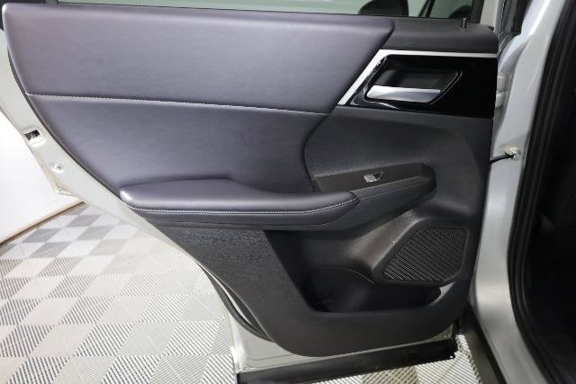 Used 2024 Mitsubishi Outlander SE AWD/4WD image 32
