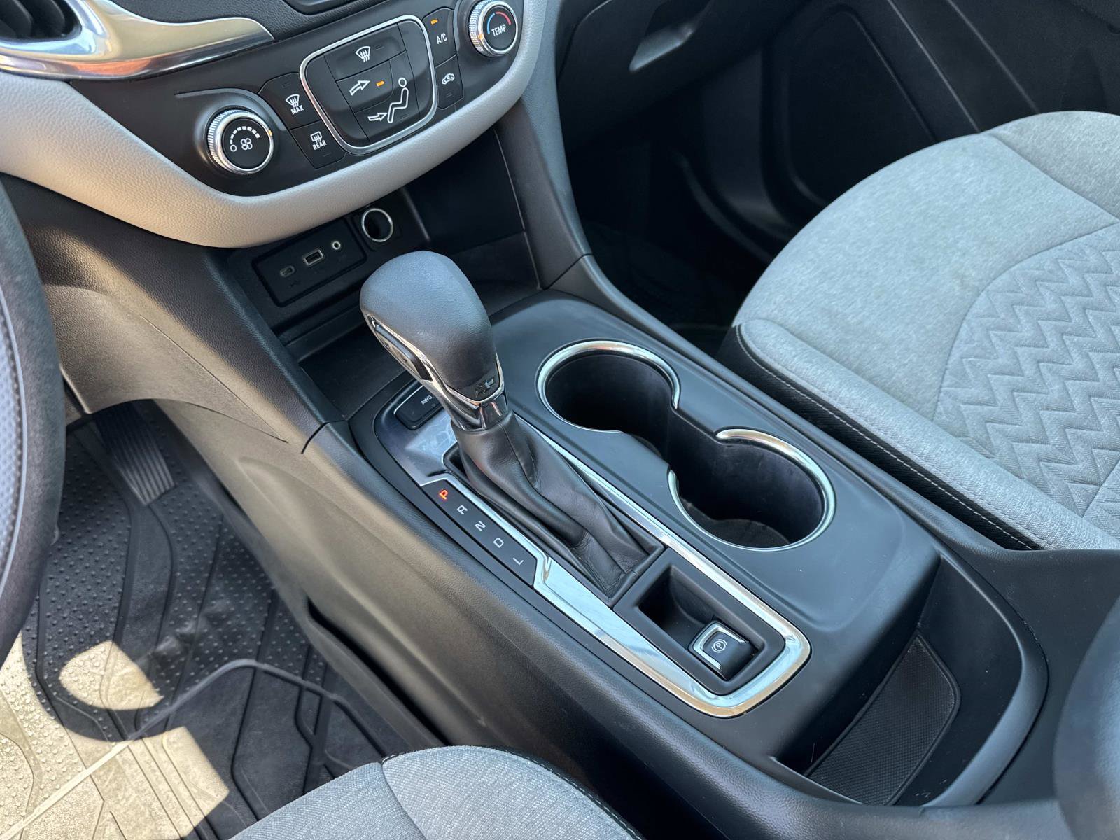 Used 2022 Chevrolet Equinox LS w/ LS Convenience Package image 26