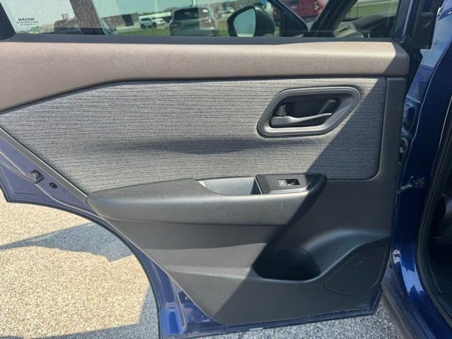 Used 2023 Nissan Rogue S AWD/4WD image 24