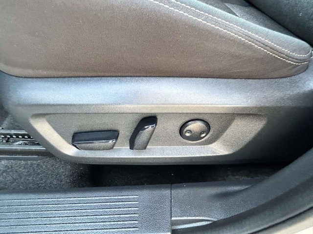 Used 2025 Nissan Rogue SV FWD image 23