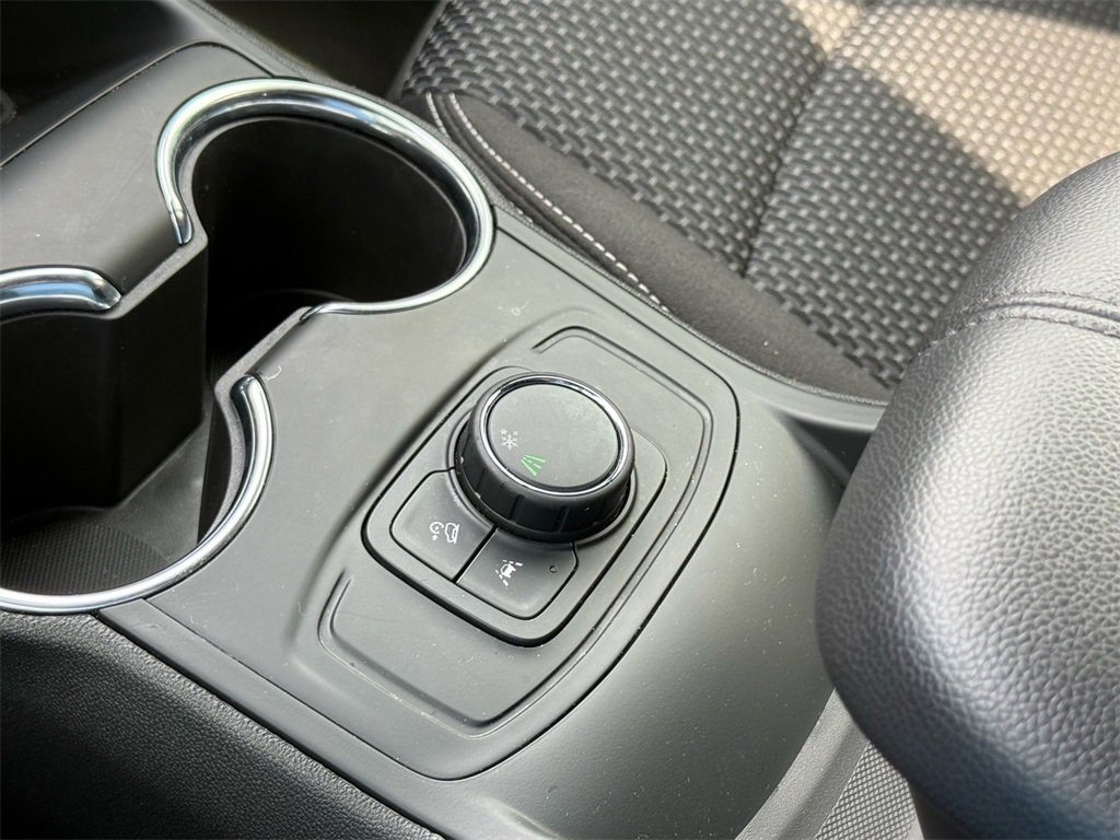 Used 2024 GMC Terrain SLE image 16