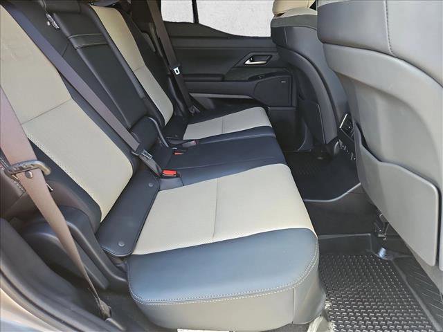 Used 2025 Lexus GX 550 image 21