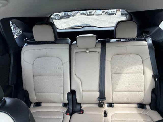 Certified 2022 Ford Escape SEL w/ Technology Package AWD/4WD image 9
