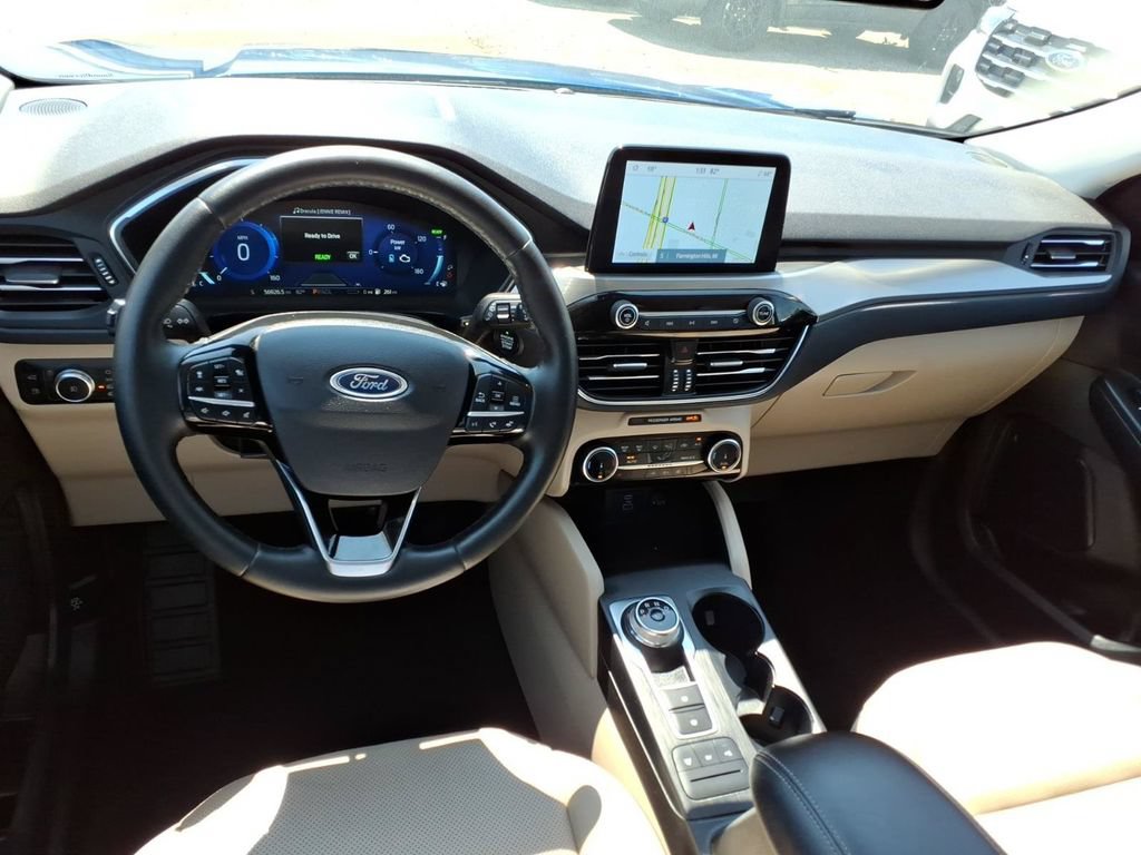 Certified 2022 Ford Escape Titanium FWD image 10