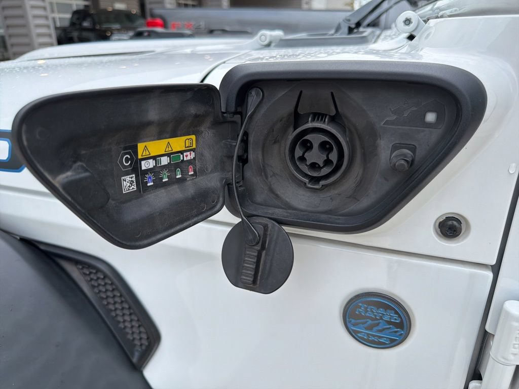 Used 2022 Jeep Wrangler Unlimited Rubicon 4xe w/ Cold Weather Group AWD/4WD image 52