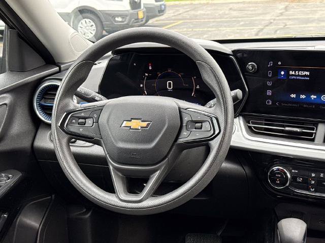 Used 2025 Chevrolet Trax LT FWD image 13
