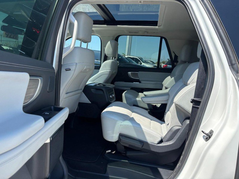 Certified 2025 Ford Expedition Max Platinum w/ Driver's Package AWD/4WD image 14