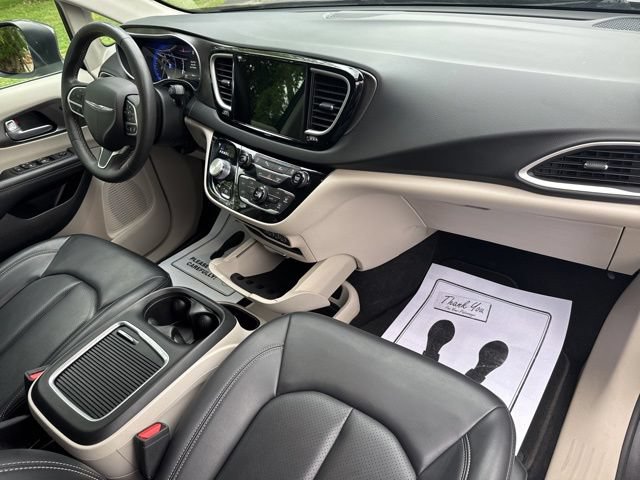 Used 2023 Chrysler Pacifica Touring-L FWD image 15