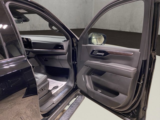 Used 2026 Chevrolet Suburban Z71 AWD/4WD image 19