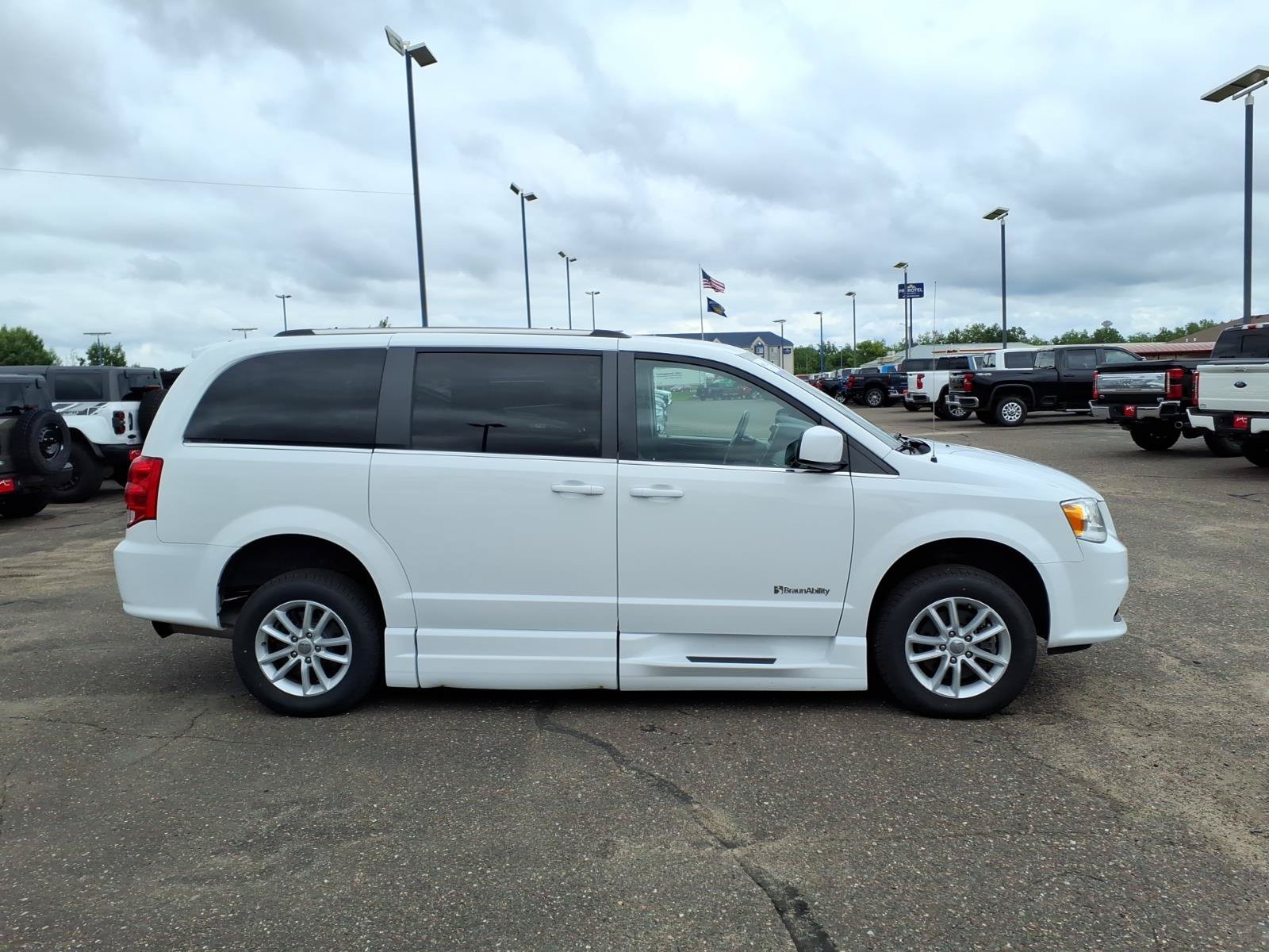 Used 2019 Dodge Grand Caravan SXT FWD image 7
