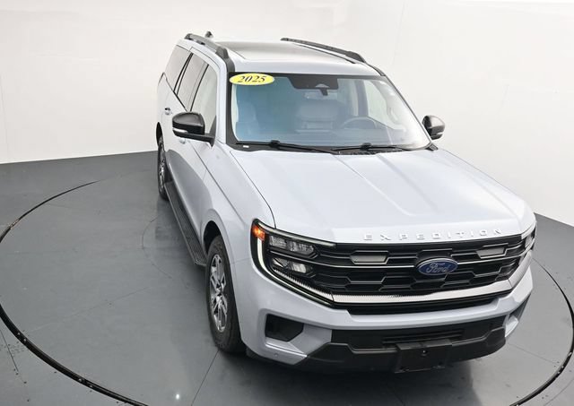 Certified 2025 Ford Expedition Active AWD/4WD image 23