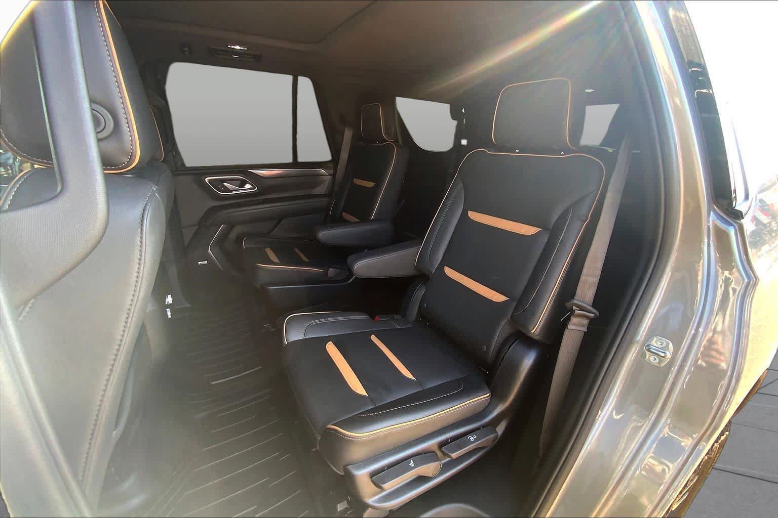 Used 2024 GMC Yukon AT4 w/ Technology Package AWD/4WD image 21