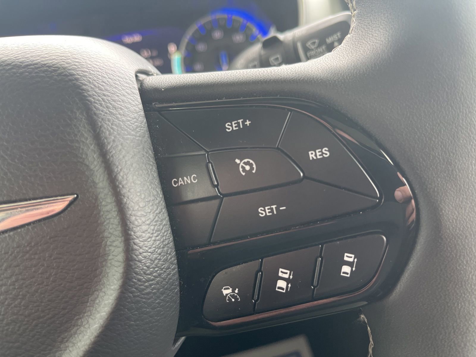 Used 2025 Chrysler Pacifica Limited image 22