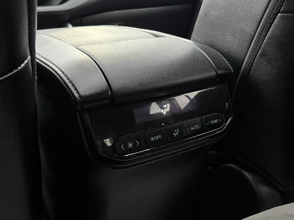 Used 2023 Toyota Highlander Limited image 37