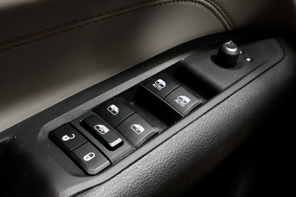 Used 2024 Jeep Compass Limited image 25