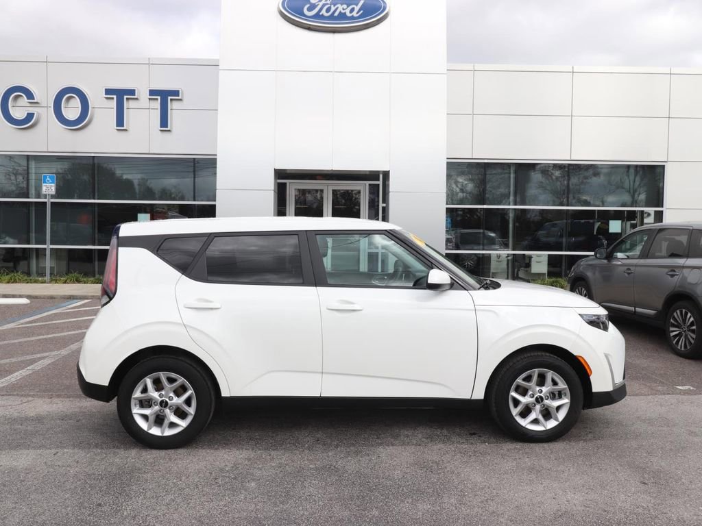 Used 2025 Kia Soul LX w/ LX Technology Package image 6