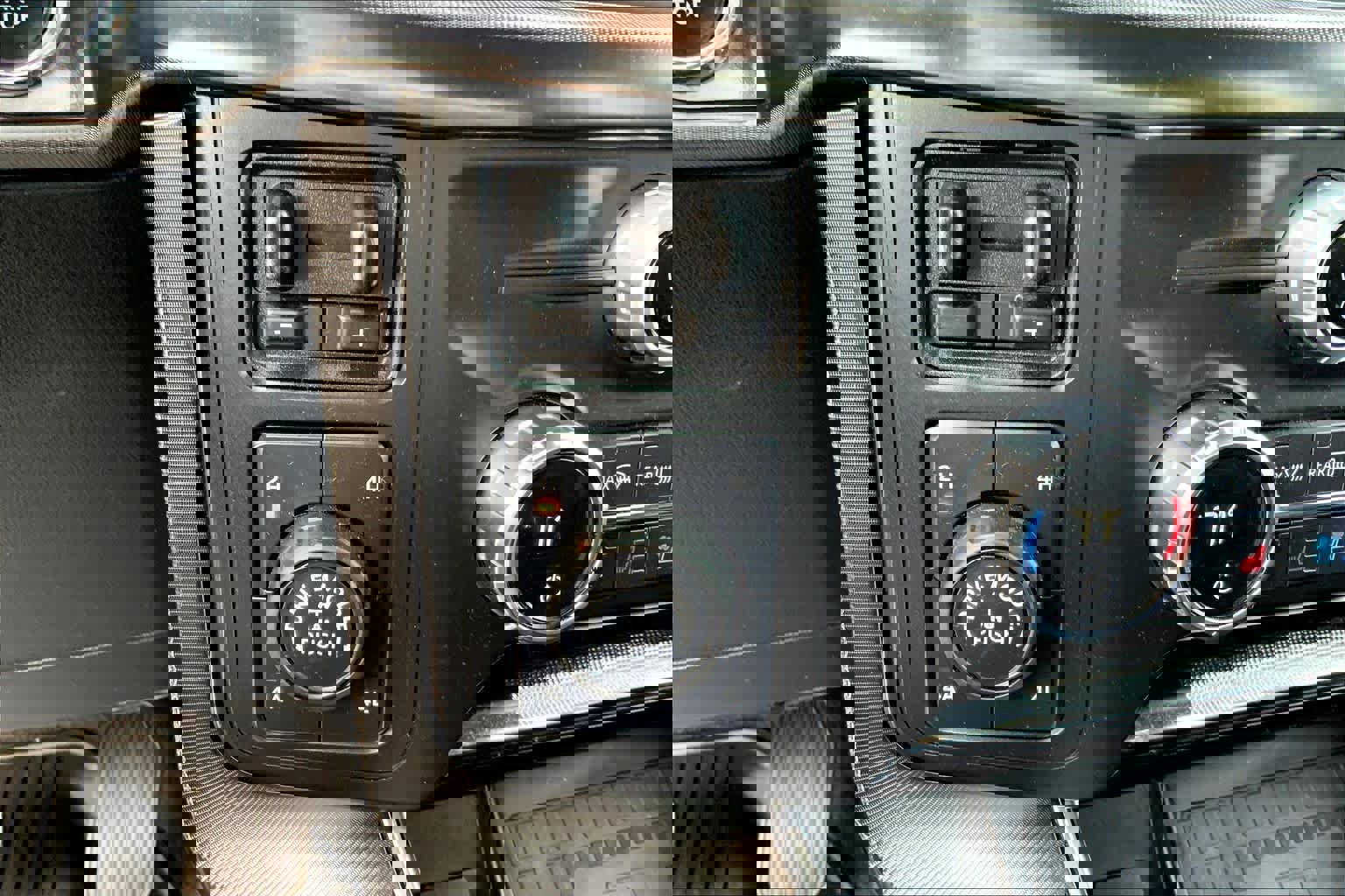 Certified 2021 Ford F150 Platinum w/ Equipment Group 701A High image 32