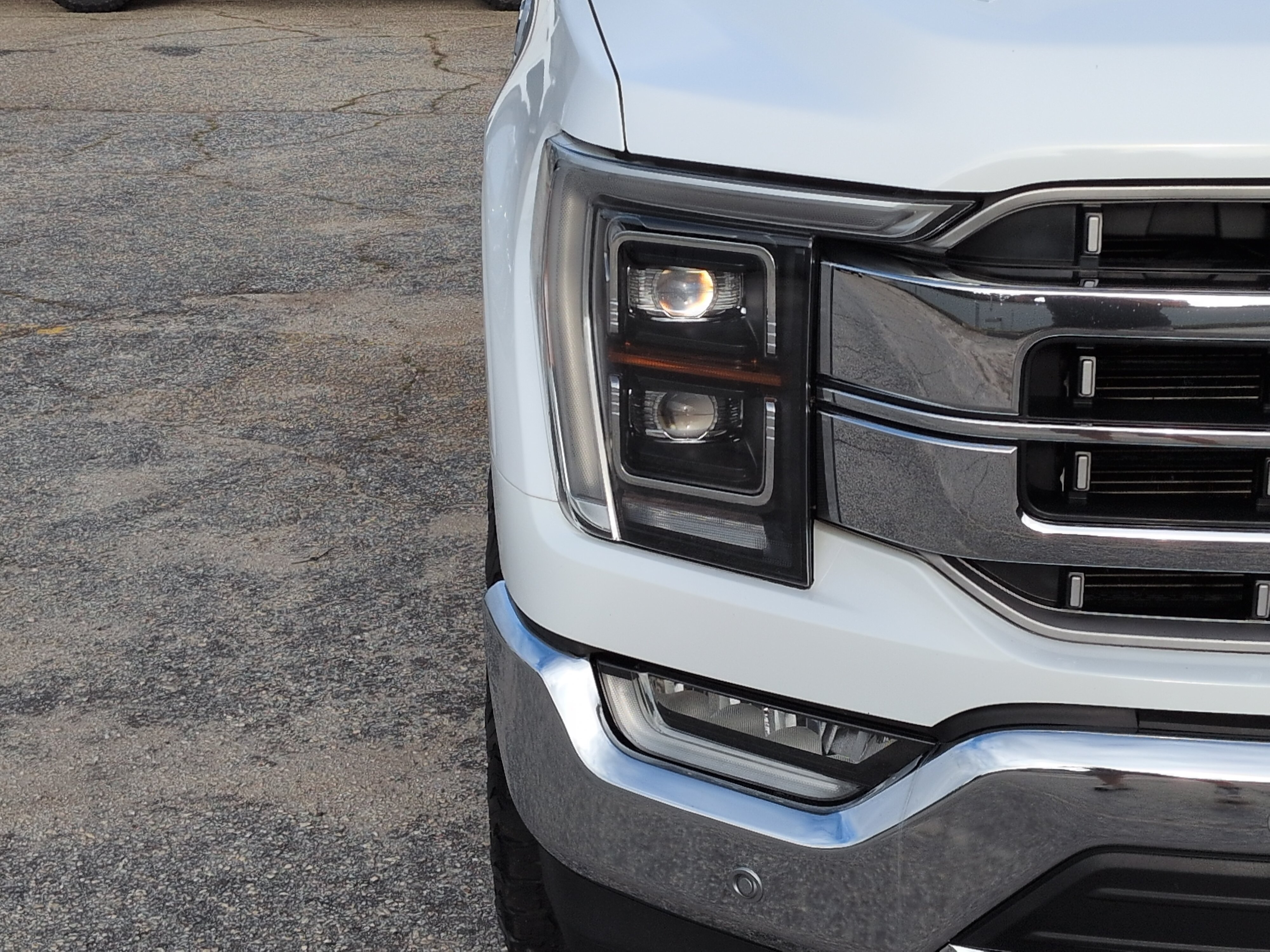 Certified 2022 Ford F150 Lariat w/ Equipment Group 502A High RWD image 8