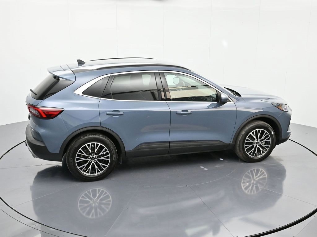 Certified 2025 Ford Escape SE w/ Class II Trailer Tow Package image 14