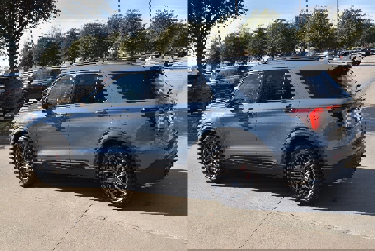 Certified 2025 Ford Explorer ST-Line w/ Premium Package image 6