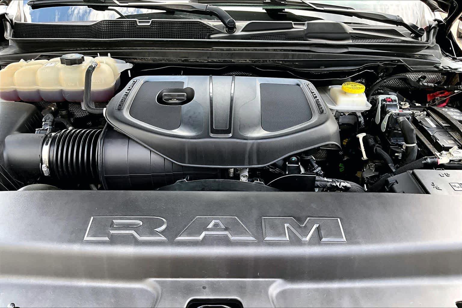 Used 2025 RAM 1500 Laramie w/ Off Road Group AWD/4WD image 32