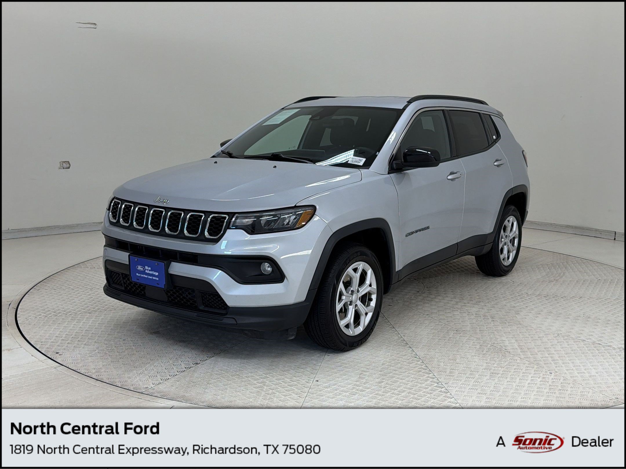 Used 2024 Jeep Compass Latitude AWD/4WD image 1