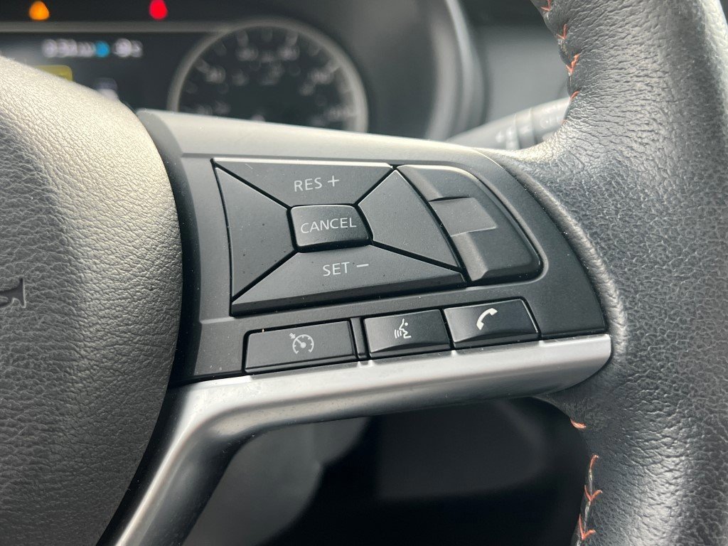 Used 2019 Nissan Kicks SR image 23
