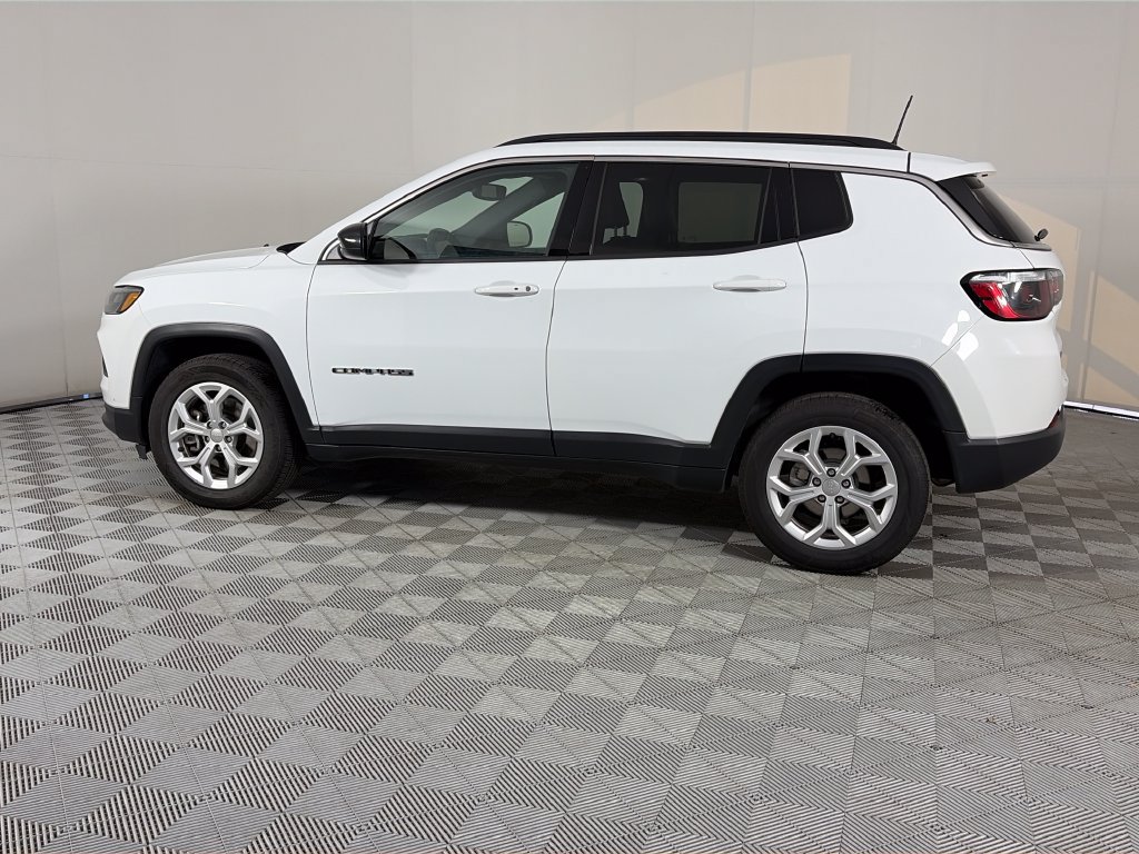 Used 2024 Jeep Compass Latitude AWD/4WD image 4