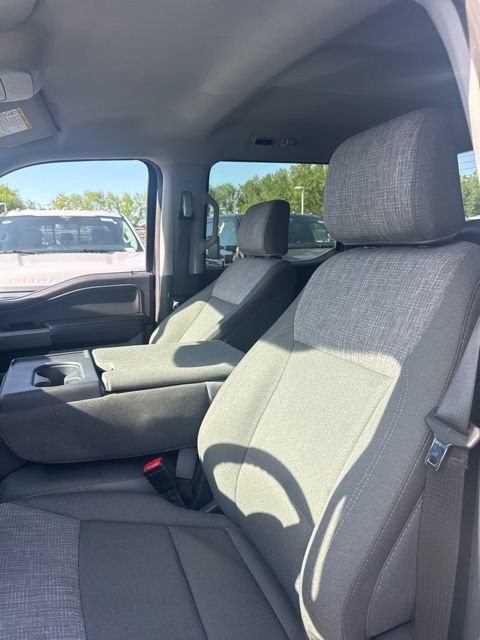 Certified 2025 Ford F250 XLT w/ Black Appearance Package AWD/4WD image 3