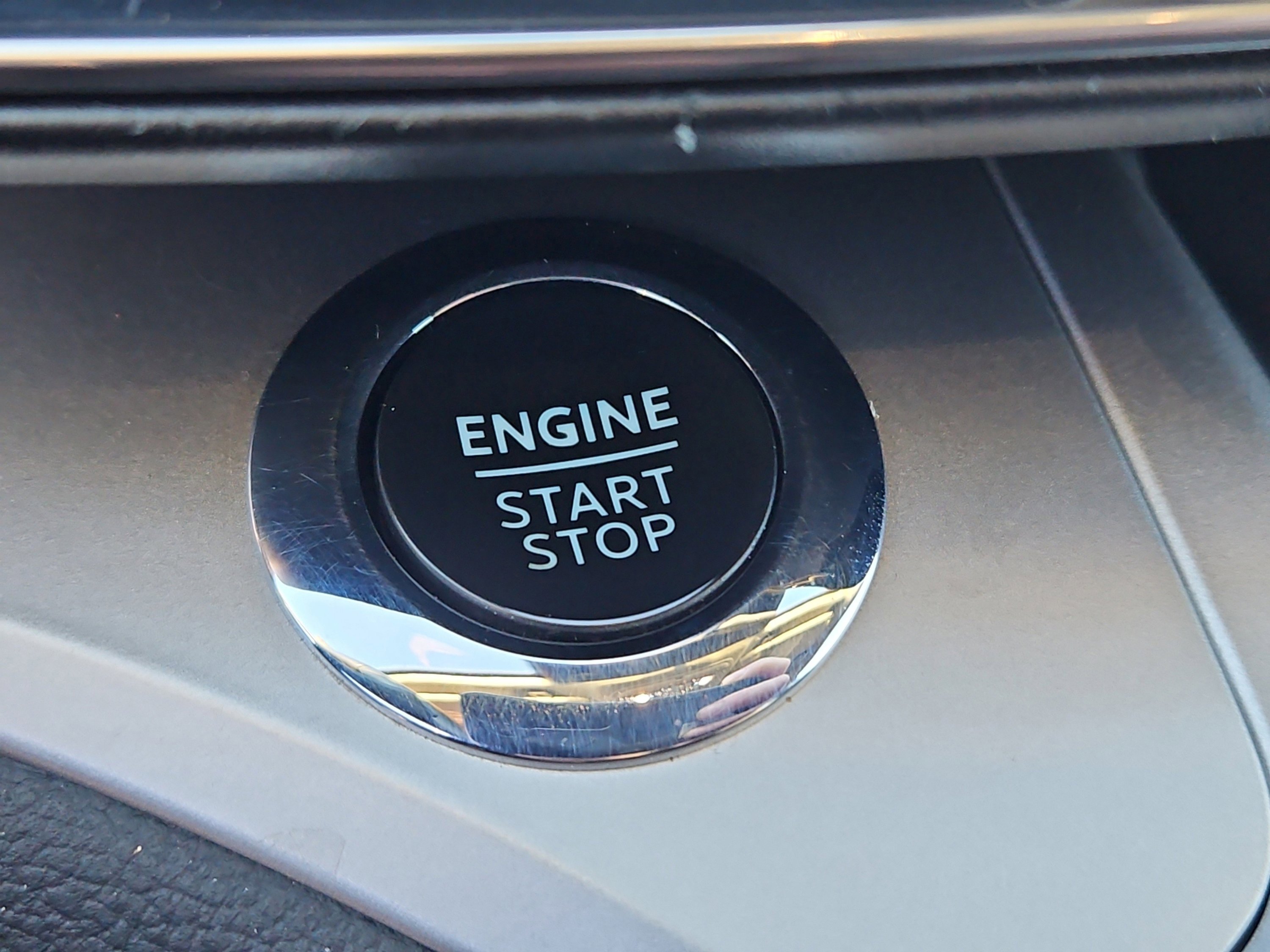 Certified 2022 Ford Explorer XLT w/ Equipment Group 202A image 23