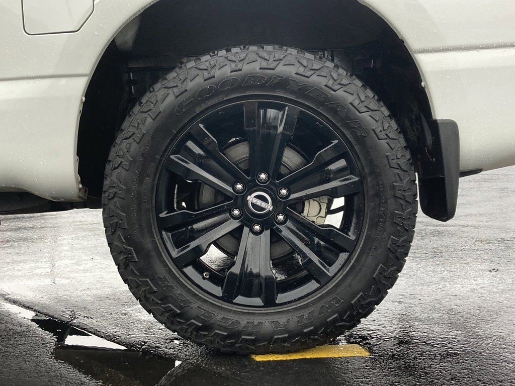 Used 2023 Nissan Titan SV w/ SV Convenience Package image 14
