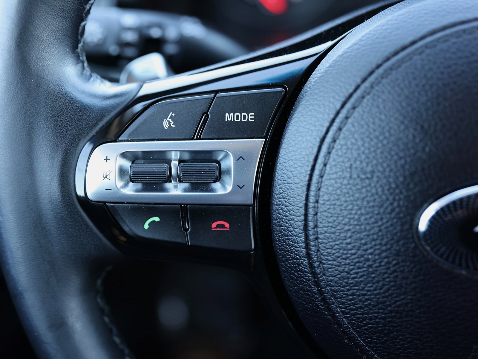 Used 2018 Kia Cadenza Limited w/ Paint Protection Package image 35