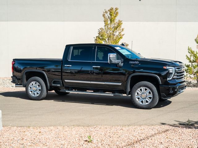 Used 2025 Chevrolet Silverado 2500 High Country w/ Technology Package AWD/4WD image 3