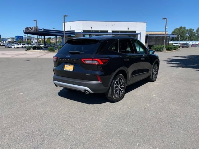 Certified 2025 Ford Escape SE FWD image 9