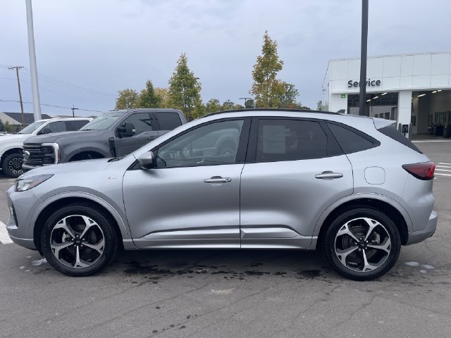 Certified 2023 Ford Escape ST-Line Select AWD/4WD image 2