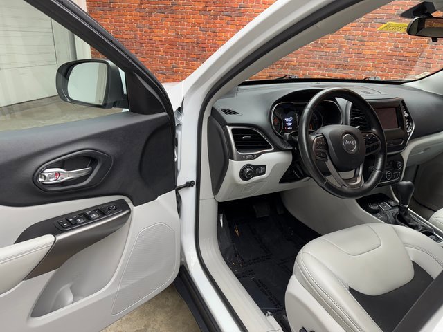 Used 2020 Jeep Cherokee Latitude Plus w/ Cold Weather Group image 10