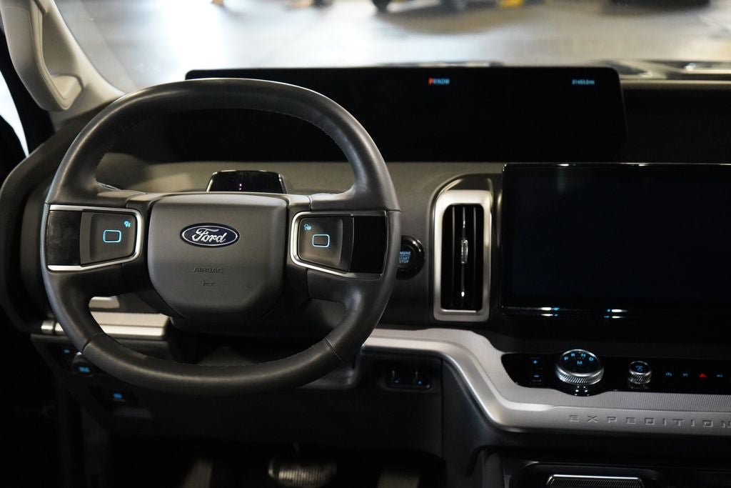 Certified 2025 Ford Expedition Active AWD/4WD image 16